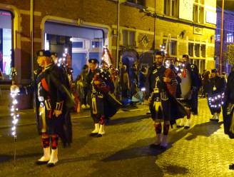 Carnavalvierders trekken met 57ste stoet door centrum
 