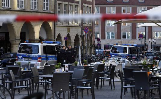 Een bestelbus is daar ingereden op een vol terras dat hoorde bij de Grosser Kiepenkerl, een beroemd restaurant in de Duitse stad Münster.