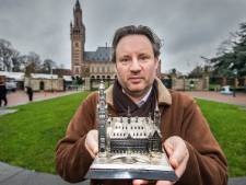 Als een wonder had Vincent (46) het zilveren Vredespaleis niet ingepakt
