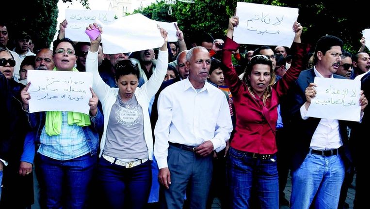 Begin deze week demonstreerden Tunesische journalisten in Tunis tegen het politiegeweld tegen de media. Een van de leuzen: 'Er is geen revolutie zonder persvrijheid'. Beeld 