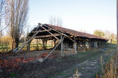 Oude haaghut bij manege Kleverbergh in Erlecom winterklaar gemaakt