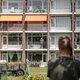 Naar buiten? De deur van het verpleeghuis zit nog op slot