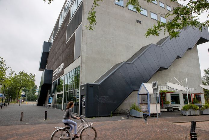 De Effenaar gaat verbouwen. Er wordt niet gewacht op de plannen voor een gezamenlijk nieuw pand met het Muziekgebouw.