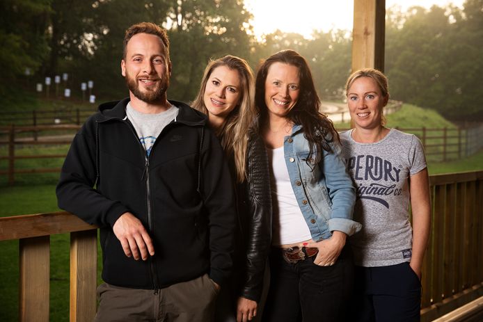 Stephan en Sara (31 - Gent), Aline (36 - Stevoort) en Evelien (34 - Eke).