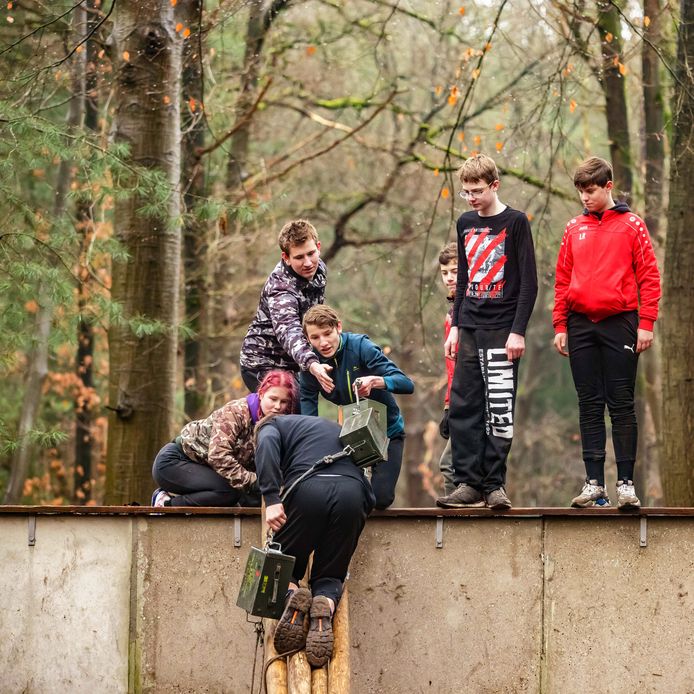 Een zestigtal jongeren uit Roosendaal en omgeving mag deze kerstvakantie ruiken aan wat het is om tot commando opgeleid te worden.
