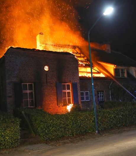 Harense familie wil vier jaar na verwoestende brand nieuw huis bouwen: ‘Buurman moet niet zo zeuren’ 