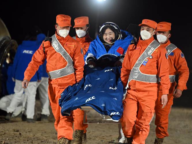 Chinese astronauten na zes maanden terug op aarde