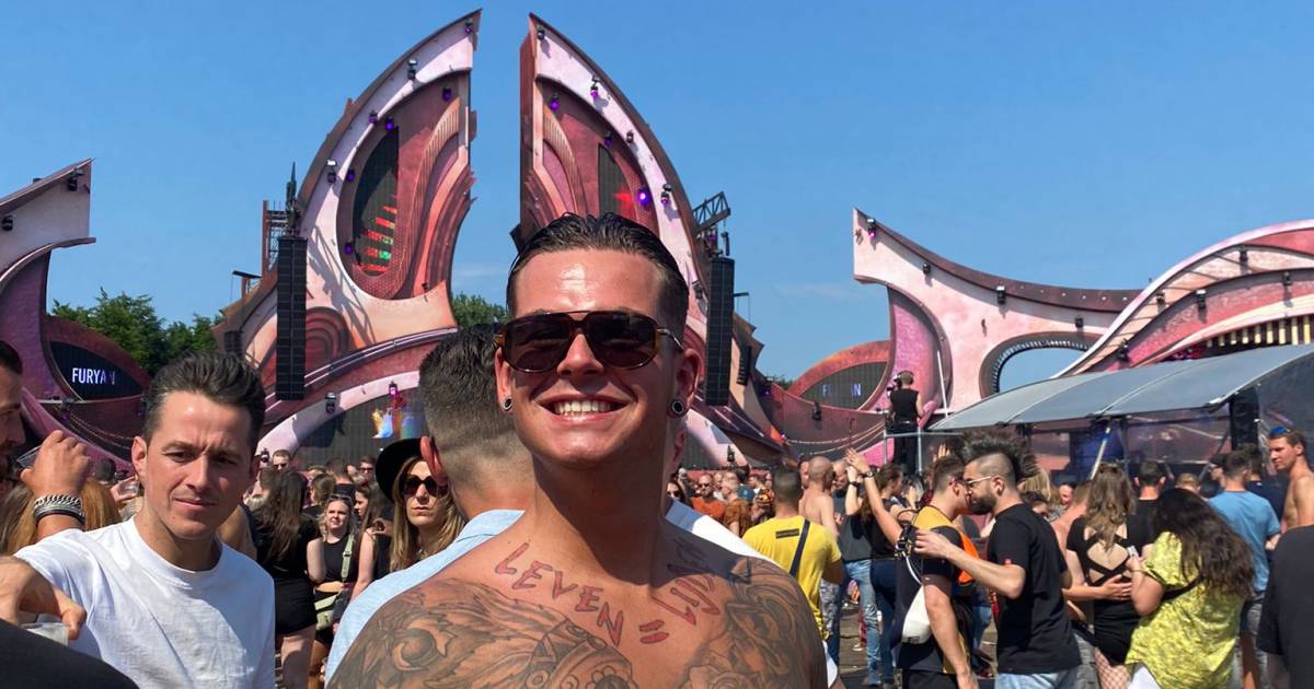 Brandende zon, ontblote bovenlijven en genieten: ‘Harmony of Hardcore gezelligste feestje van het jaar’