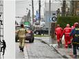 De jongeman verschanste zich zowat anderhalf uur in een zendmast langs de Meensesteenweg in Roeselare. Van zodra de brandweer naderde, kroop hij hogerop. Uiteindelijk daalde hij toch weer af en ging op de vlucht, achternagezeten door politie en brandweer.