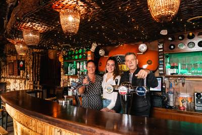 Na drie generaties komt ’t Gammele Geval in ‘vreemde’ handen; Sien (21) begint er borrelcafé