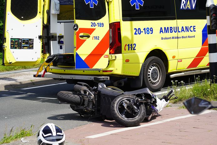 Scooterrijdster raakt gewond bij een ongeval in Dongen.
