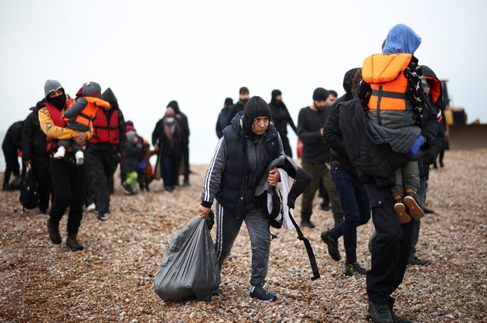 Deze migranten raakten vandaag wel tot in Dungeness, Groot-Brittannië, na een oversteek over het Kanaal.