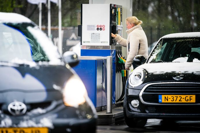 De Belgische tankstations blijven populair vanwege de goedkopere prijzen.