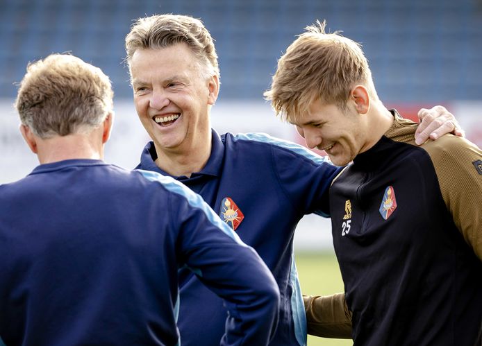 Louis van Gaal tijdens de training van Telstar.