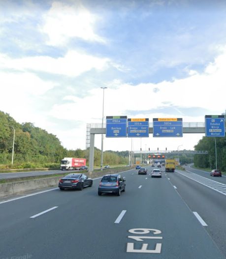Ongeval op de E19 richting Brussel ter hoogte van Wilrijk: linkerrijstrook versperd 