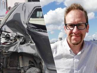 Auto van Bart (39) aan gort gereden door onbekende die op de vlucht slaat: “Hoe moet ik nu op mijn werk raken?”