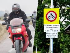 Motorrijders willen dat borden voor inrijverbod de Meije worden weggehaald: ‘Staan er illegaal’ 