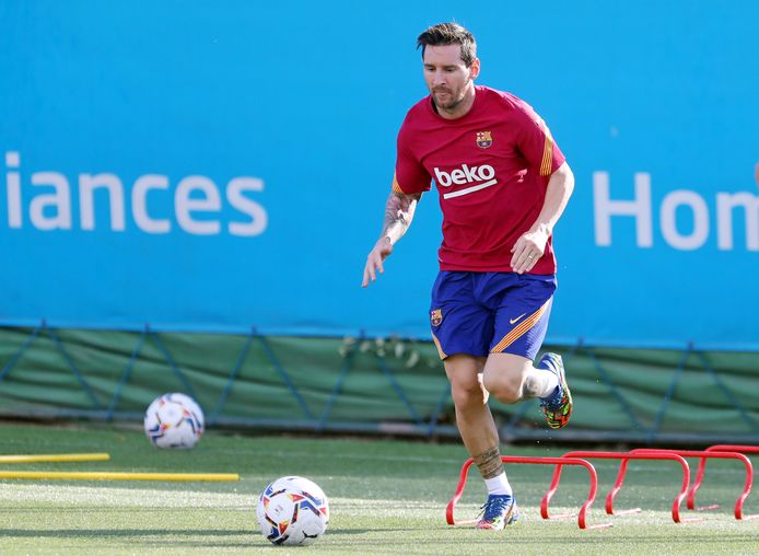 Barcelona heeft nog twee weken langer de tijd om zich voor te bereiden op de competitiestart. Lionel Messi staat weer op het trainingsveld.