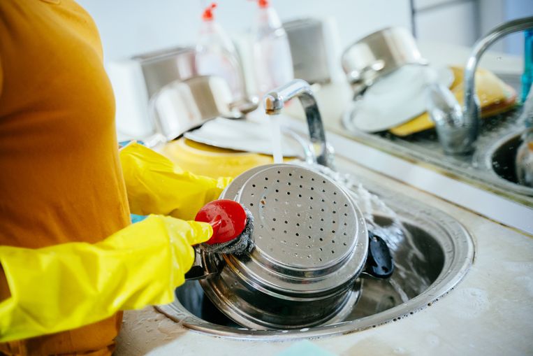 Zo vies is je afwasborstel (en zó maak je ’m weer schoon) Beeld Getty Images