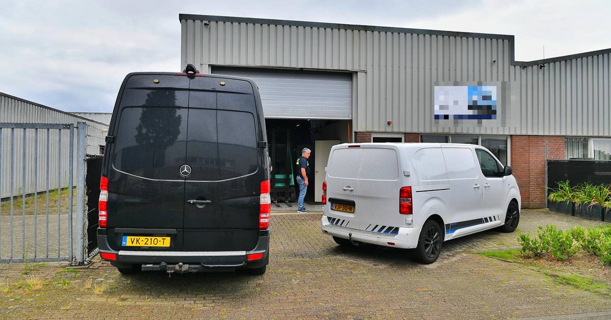 Drugslab zit verborgen achter in loods in Maarheeze, vermoedelijk voor productie van MDMA