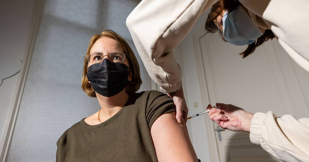 Meester en juf krijgen nog snel een boosterprik: 'Je wilt uitval zoveel mogelijk voorkomen' - BD.nl