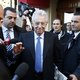Monti: een hoffelijke terriër in een maatpak