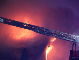 Annie (80) en Frans (82) maakten geen schijn van kans bij woningbrand in Nieuwerkerken: “Bij aankomst sloegen de vlammen al door het dak”