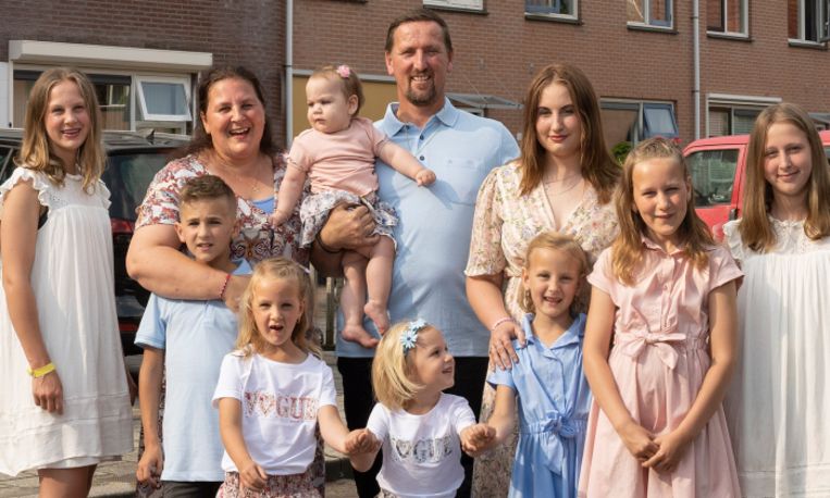 Even loeren: de familie Jelies uit ‘Een huis vol’ heeft haar woning te koop gezet Beeld KRO-NCRV, Stijn Ghijsen