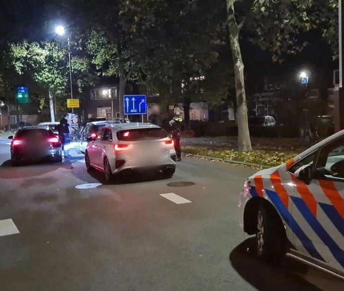 Politie houdt in Hilversum bestuurder aan die zonder rijbewijs en met teveel alcohol achter het stuurt zit.
