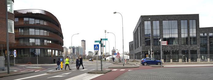 Aan de kant van de Coosje Buskenstraat lijkt de nieuwe Aldi-supermarkt al klaar voor gebruik.