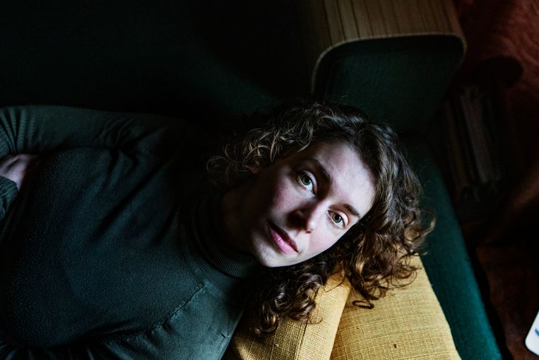 Emy Koopman heeft een achtergrond als klinisch psycholoog, maar: ‘Anderen zijn beter geschikt dan ikzelf om therapie te geven. Relaties met mensen kosten me meer energie dan die met boeken.' Beeld Aurélie Geurts