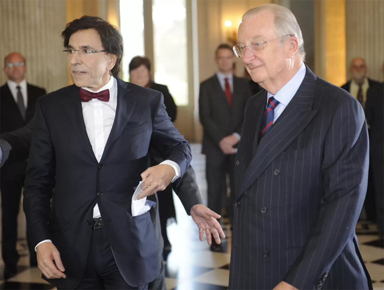 6 december 2011: de regering Di Rupo legt de eed af bij koning Albert II. Beeld Belga