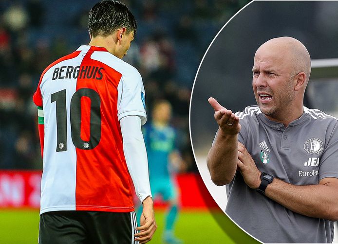 Arne Slot (r) moet op zoek naar versterkingen nu Steven Berghuis is vertrokken.