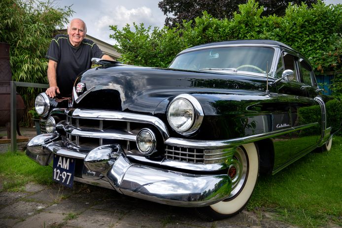 Kees van Drunen met zijn Cadillac Fleetwood