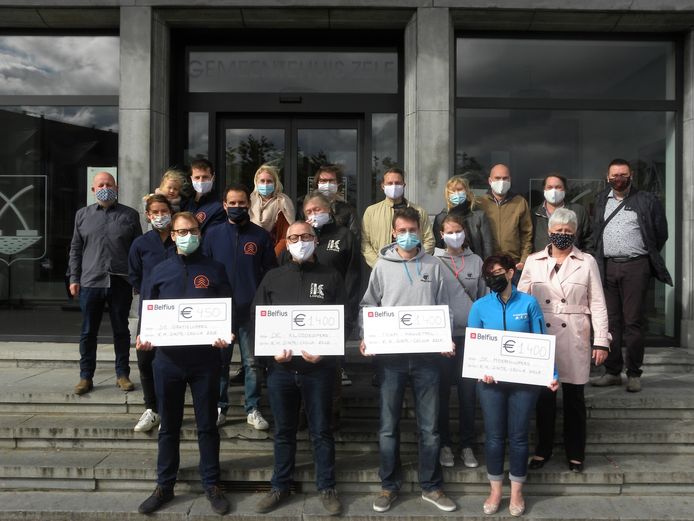 SteCecilia Zele deelt cheques uit aan Roparunteams Zele hln.be