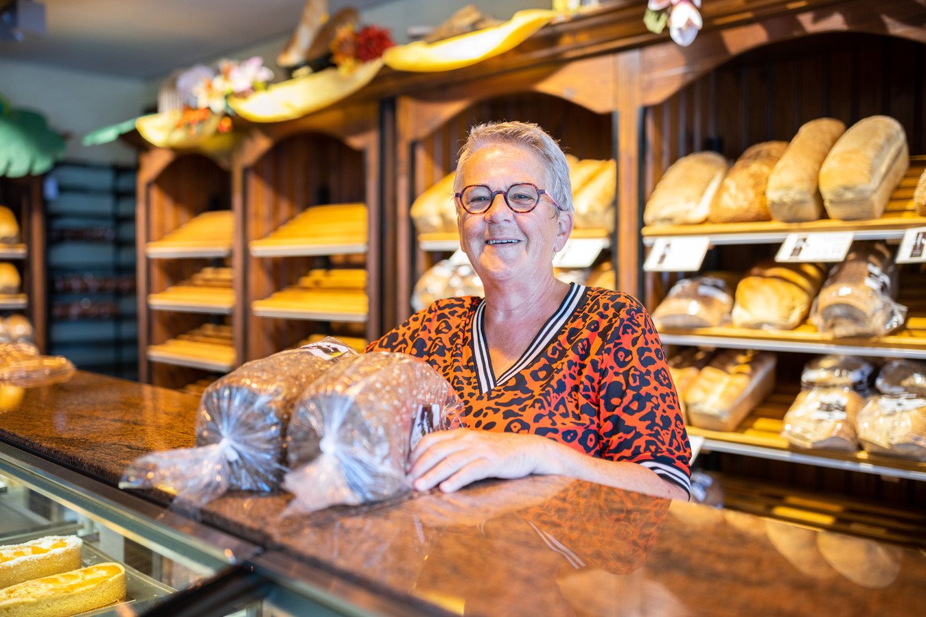 Na veertig jaar sluit bekende bakkerij in Hardenberg de deuren ‘Medewerkers kregen tranen in