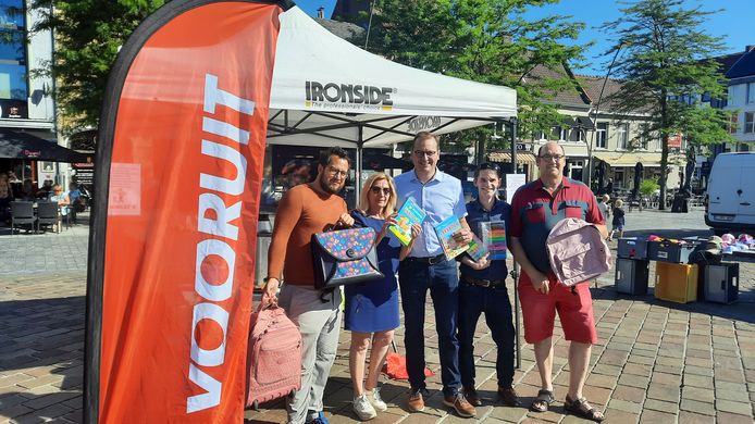 Vooruit startte de vakantie met een inzamelactie van schoolmateriaal ...