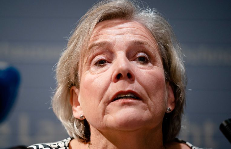  Demissionair defensieminister Ank Bijleveld tijdens een statement op haar ministerie nadat haar partijtop crisisoverleg heeft gevoerd. ANP BART MAAT Beeld ANP