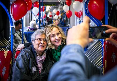 Speeddaten met Angela Groothuizen in Amsterdamse tram