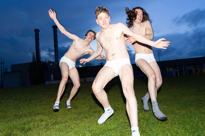De formatie Bongloard sluit het Bevrijdingsfestival in Breda af bij Pier15.