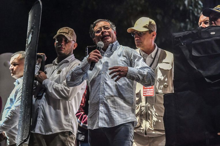 In Colombia lijkt het schier onmogelijke te gebeuren: een linkse kandidaat, ex-guerrillastrijder, staat op winnen. Maar er is ook angst, voor fraude en geweld, Colombia’s aloude plagen. Zondag is de eerste ronde. Beeld Foto Joaquin Sarmiento / AFP