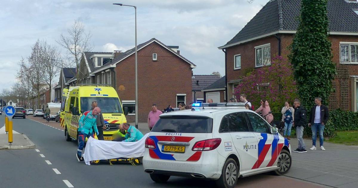 Vrouw raakt gewond bij ongeval in Enschede: bestuurder scooter gaat er vandoor.