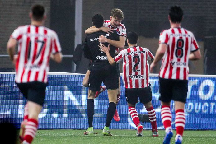 Het sportmerk is onder andere de kledingleverancier van Sparta, Willem II, FC Groningen, Telstar, FC Den Bosch en FC Volendam.