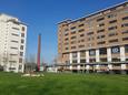 Het Glasgebouw op Strijp-S (rechter gebouw), de locatie van de redactie in Eindhoven.