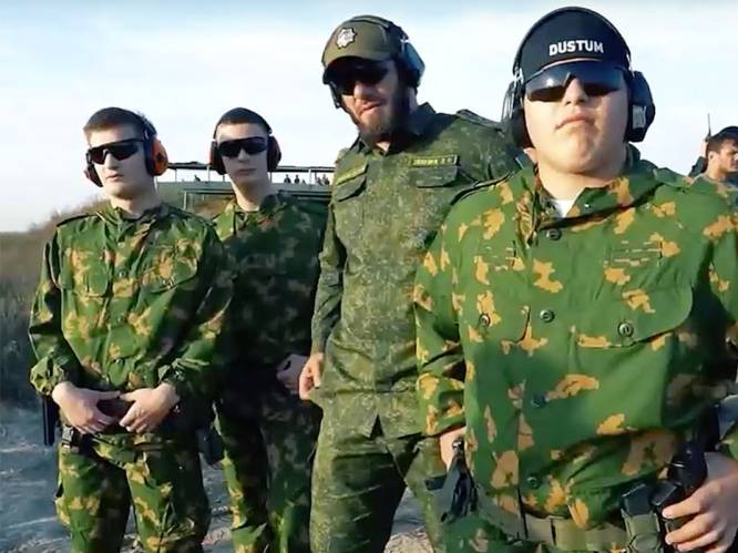 PORTRET. Ramzan Kadyrov, die voldoende kinderen heeft om er drie naar Oekraïne te sturen en voldoende macht om drie vrouwen te hebben