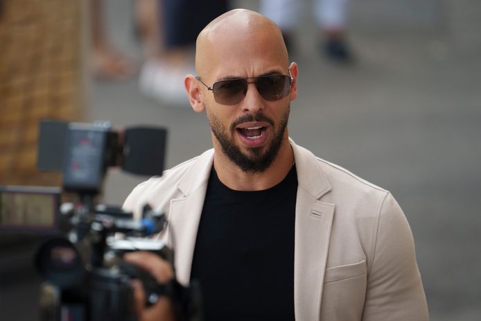 Omstreden Britse influencer Andrew Tate mag vrij in Europese Unie ...