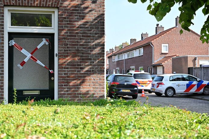 De stoffelijke overschotten zijn in een woning in Oisterwijk gevonden.