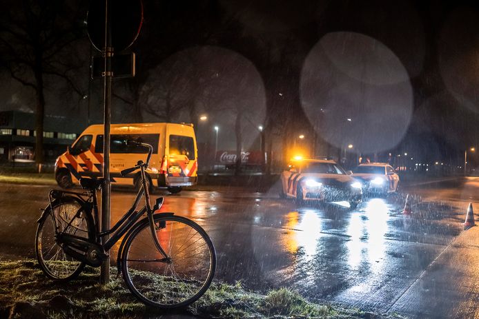 Fietser raakt ernstig gewond bij ongeval op de kruising van de Schepersdijk en de Theseusstraat.