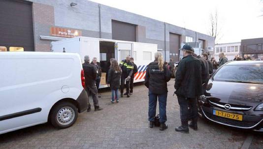 Politie-inval bij Party King in Best.