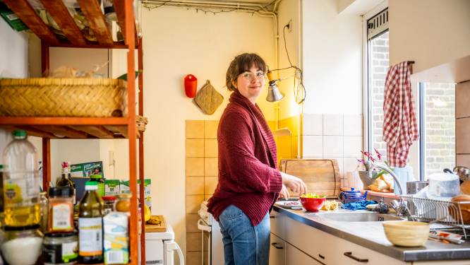 Noemi leeft in een woonexperiment: ‘Een deel van de huur gaat in een gezamenlijke pot’